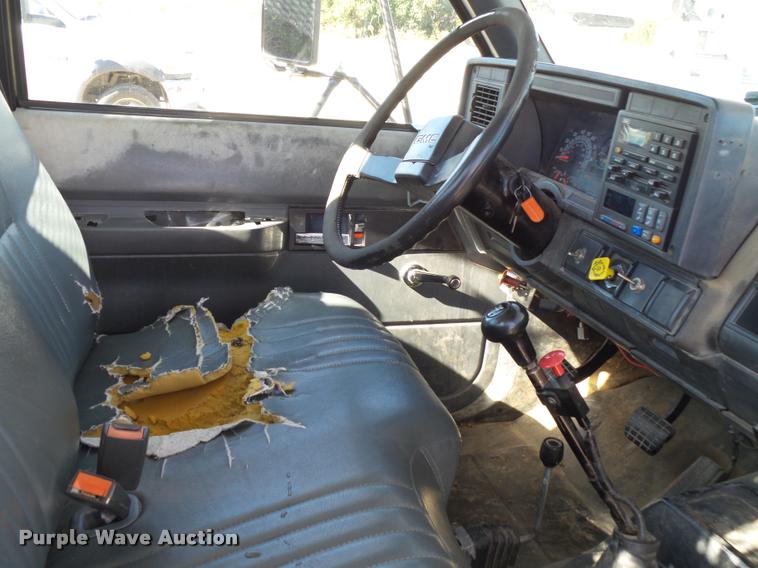 image for item K1092 1999 GMC C7500 bucket truck