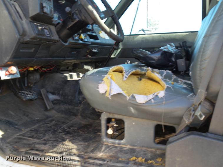 image for item K1092 1999 GMC C7500 bucket truck