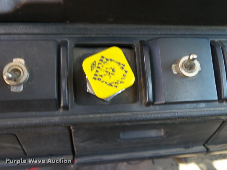 image for item K1092 1999 GMC C7500 bucket truck