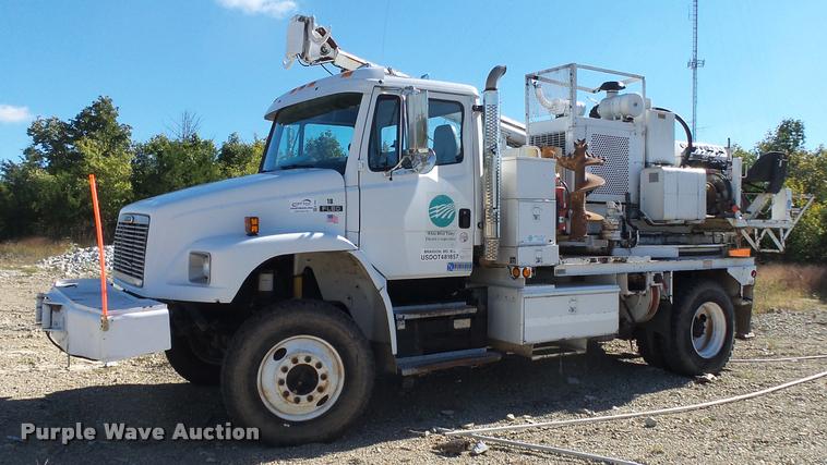 image for item K1093 2000 Freightliner FL80 pressure digger truck