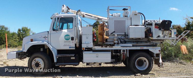 image for item K1093 2000 Freightliner FL80 pressure digger truck