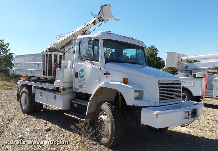 image for item K1093 2000 Freightliner FL80 pressure digger truck