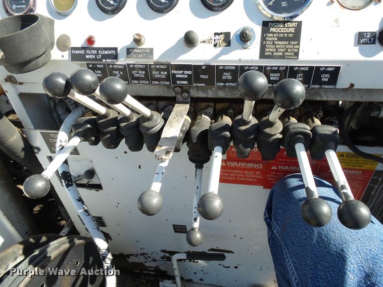 image for item K1093 2000 Freightliner FL80 pressure digger truck