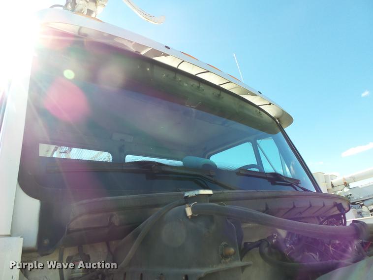 image for item K1093 2000 Freightliner FL80 pressure digger truck