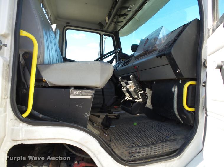 image for item K1093 2000 Freightliner FL80 pressure digger truck