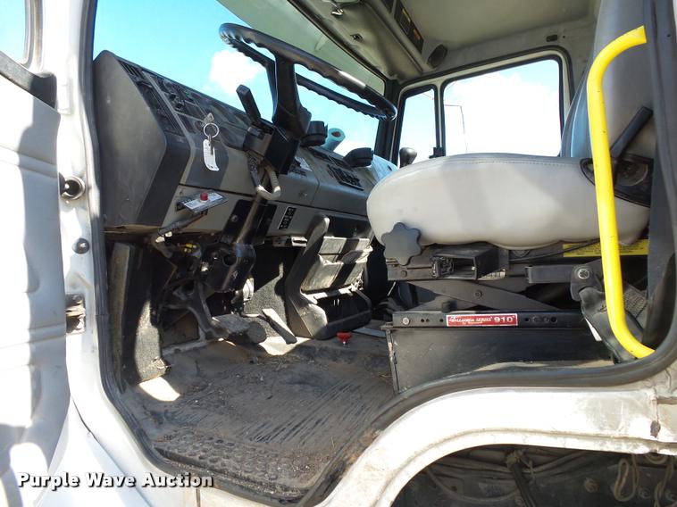image for item K1093 2000 Freightliner FL80 pressure digger truck