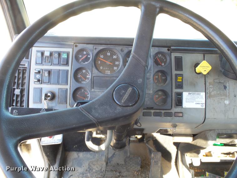 image for item K1093 2000 Freightliner FL80 pressure digger truck