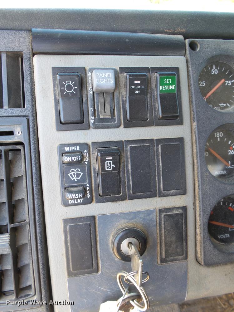 image for item K1093 2000 Freightliner FL80 pressure digger truck