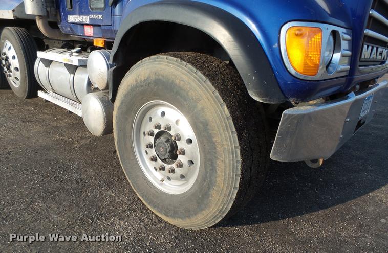 image for item K1477 2007 Mack CV713 dump truck