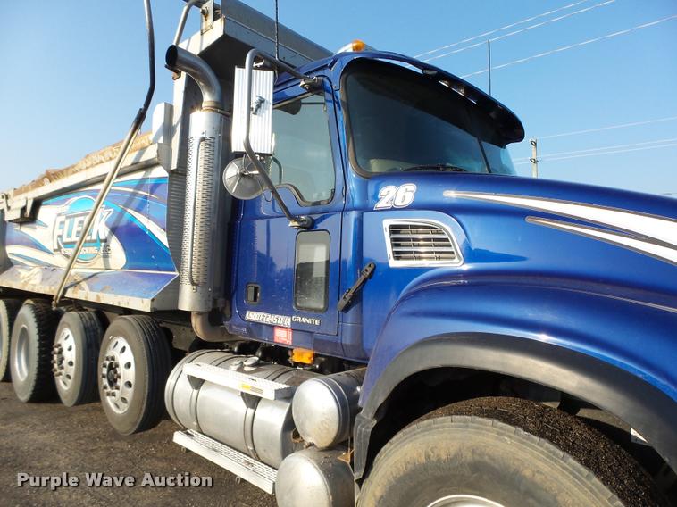 image for item K1477 2007 Mack CV713 dump truck