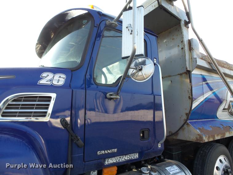 image for item K1477 2007 Mack CV713 dump truck