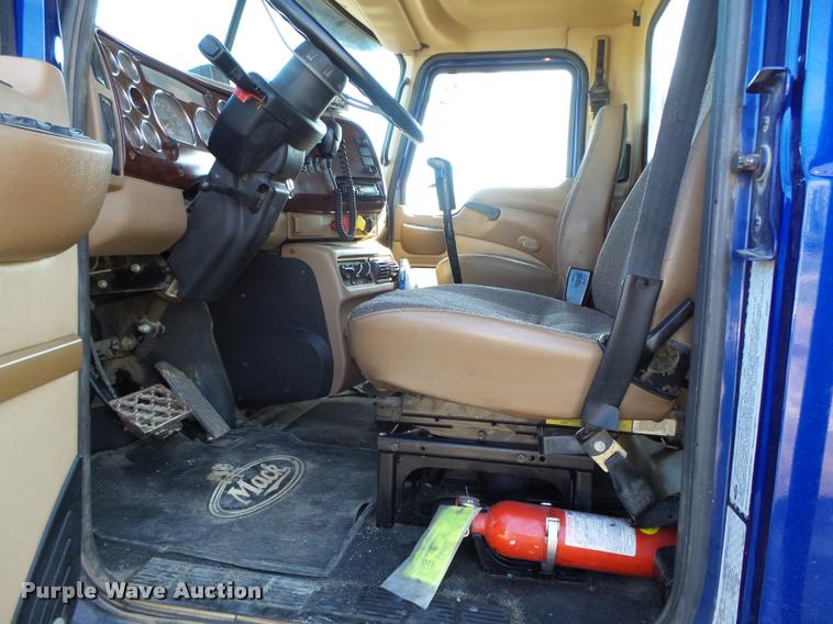 image for item K1477 2007 Mack CV713 dump truck