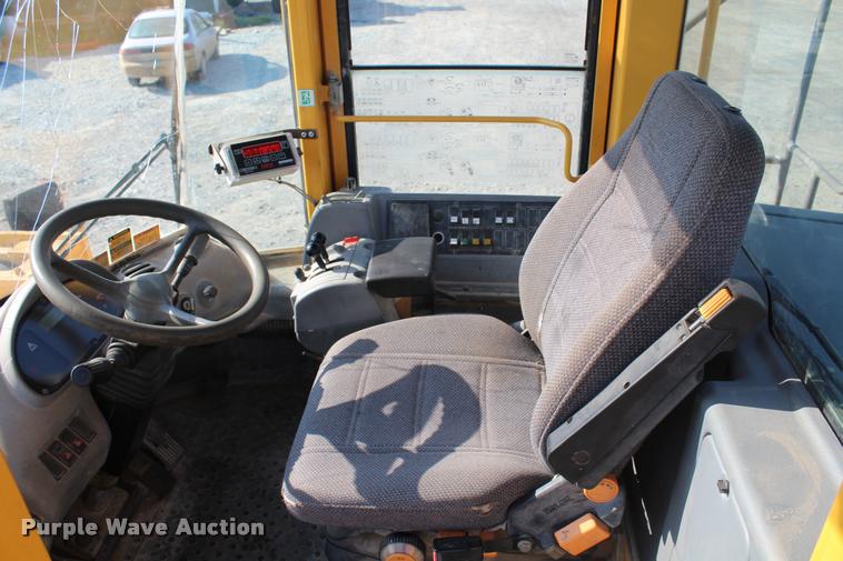 image for item K1949 2006 Volvo L110E wheel loader