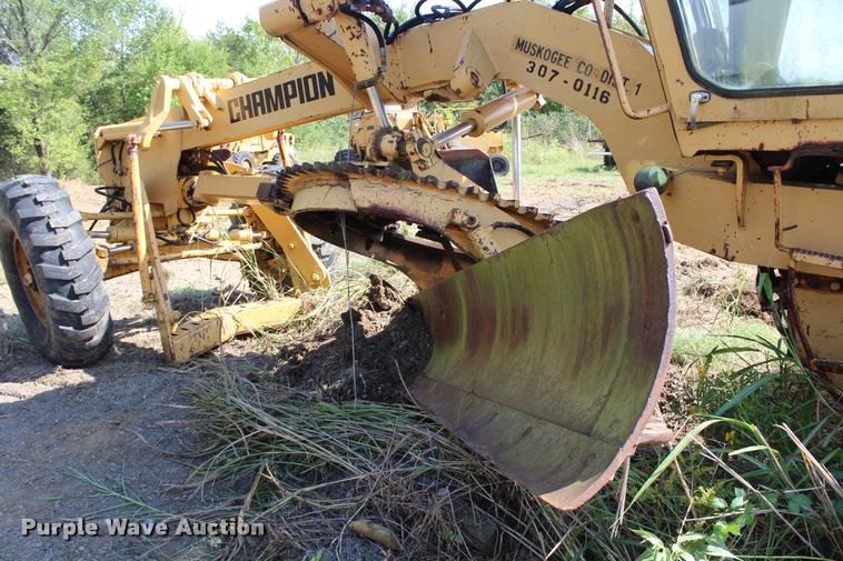 image for item K1962 1991 Champion 720A Series III motor grader