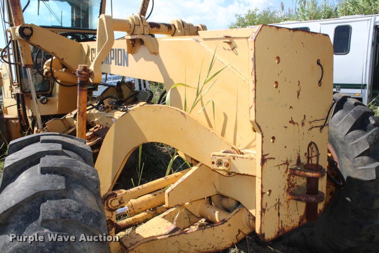 image for item K1962 1991 Champion 720A Series III motor grader