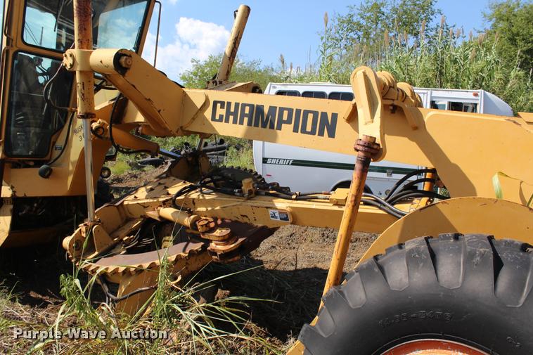 image for item K1962 1991 Champion 720A Series III motor grader