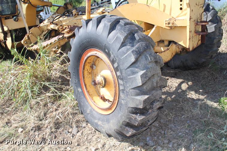 image for item K1962 1991 Champion 720A Series III motor grader