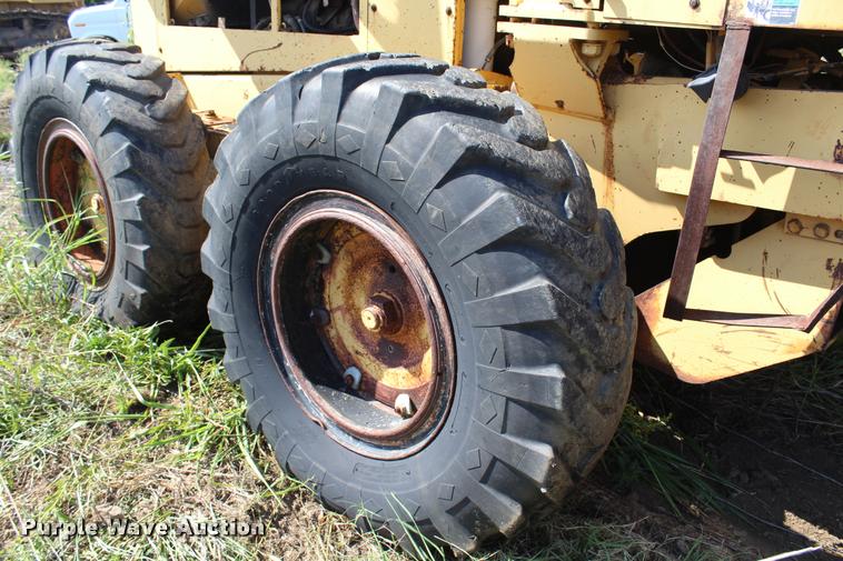 image for item K1962 1991 Champion 720A Series III motor grader