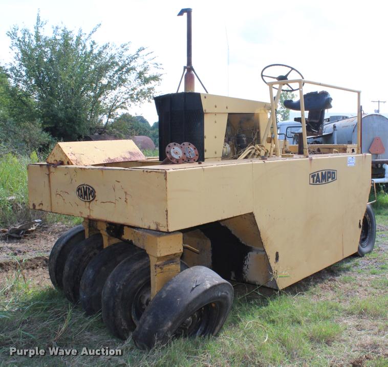 image for item K1964 Tampo pneumatic roller