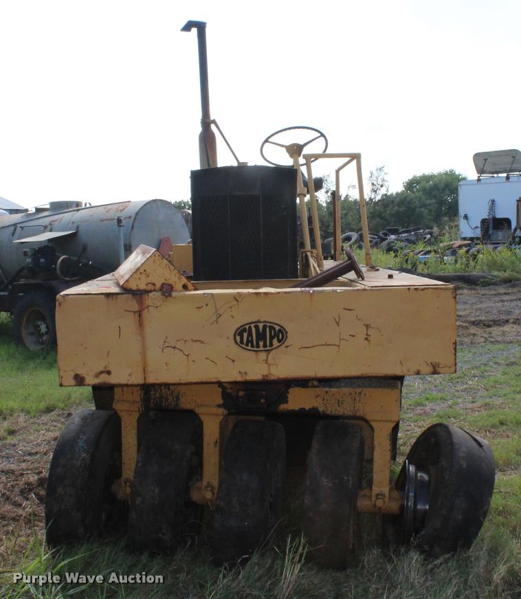 image for item K1964 Tampo pneumatic roller