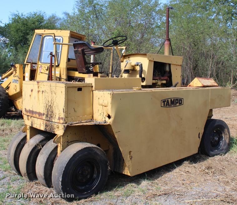 image for item K1964 Tampo pneumatic roller