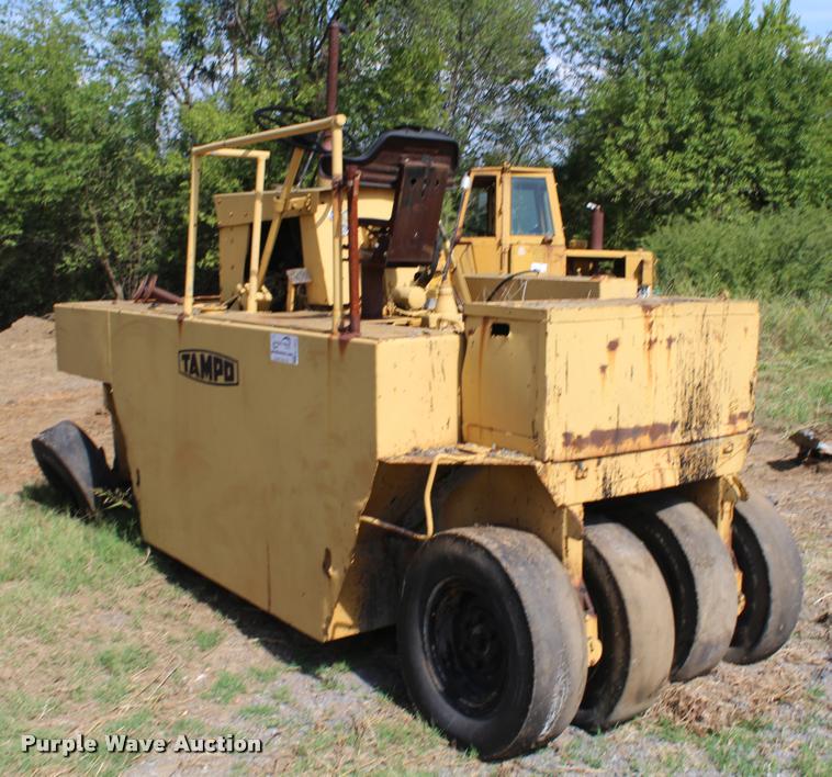 image for item K1964 Tampo pneumatic roller