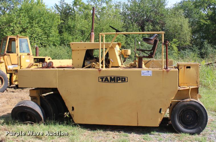 image for item K1964 Tampo pneumatic roller