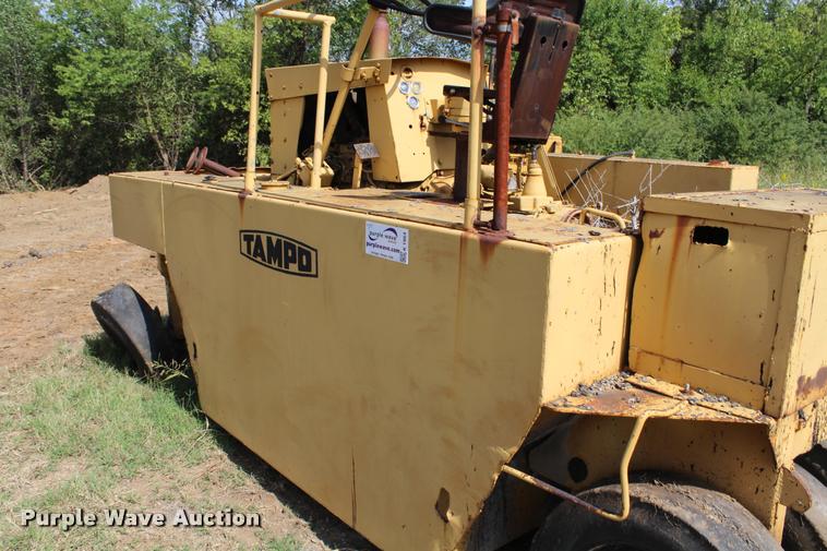 image for item K1964 Tampo pneumatic roller