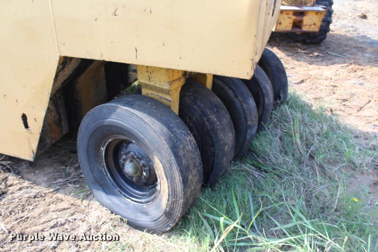 image for item K1964 Tampo pneumatic roller