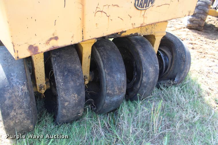 image for item K1964 Tampo pneumatic roller