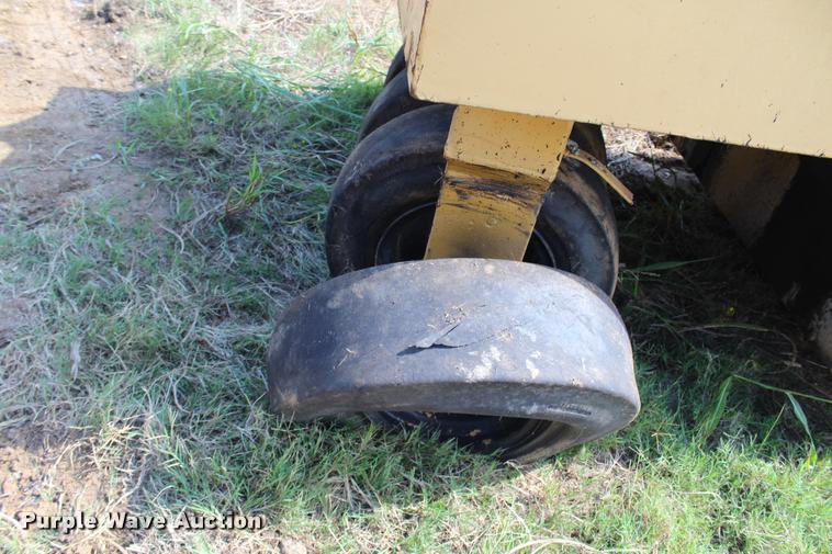 image for item K1964 Tampo pneumatic roller