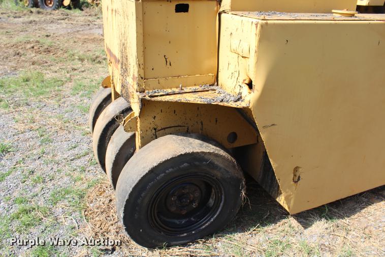 image for item K1964 Tampo pneumatic roller