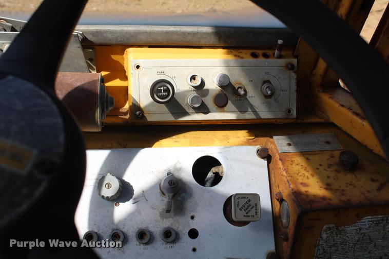 image for item K1965 1974 Caterpillar 920 wheel loader