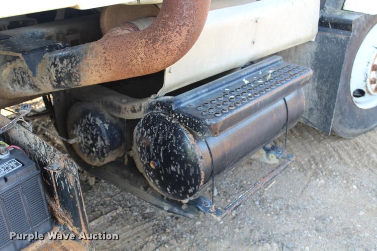 image for item K1969 1997 International 2554 dump truck