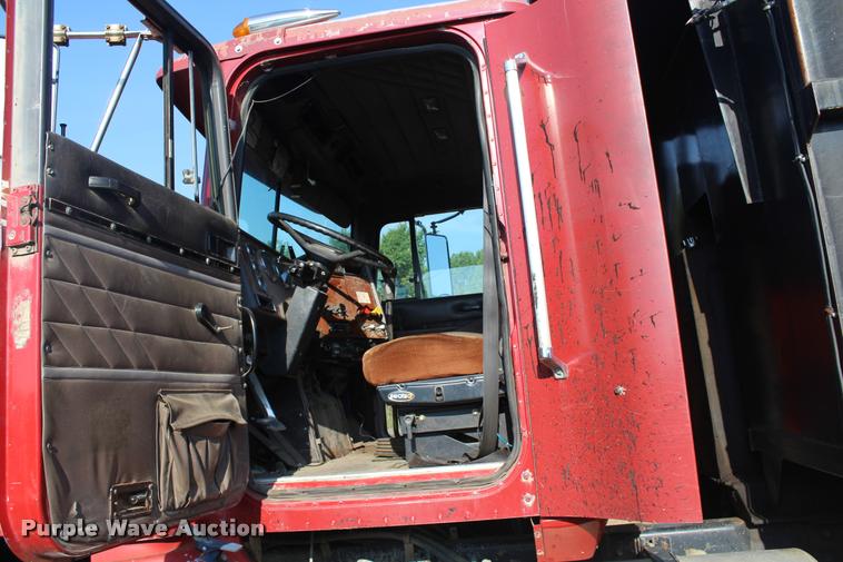 image for item K1970 1995 International 9200 dump truck