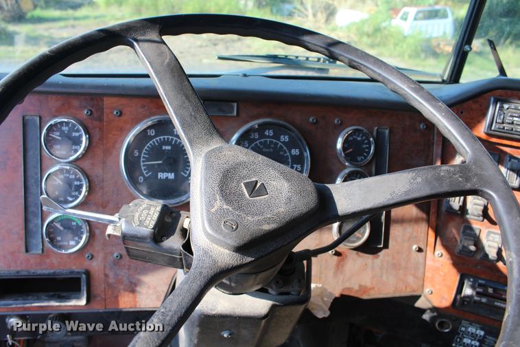 image for item K1970 1995 International 9200 dump truck