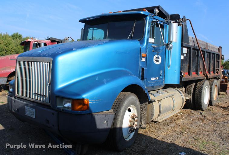image for item K1971 1995 International 9400 dump truck