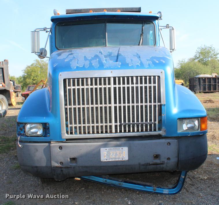 image for item K1971 1995 International 9400 dump truck