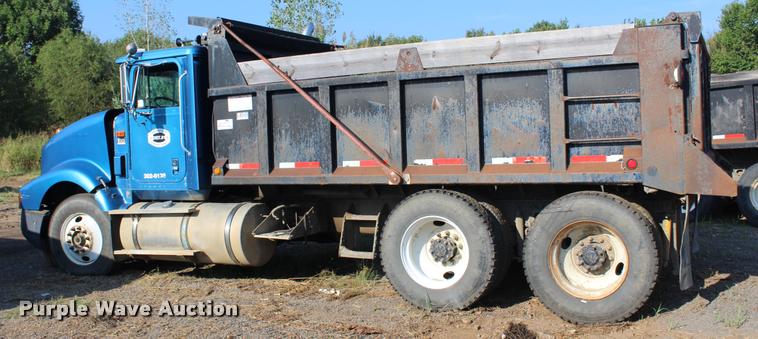 image for item K1971 1995 International 9400 dump truck