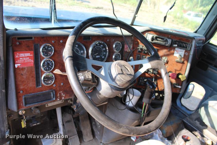 image for item K1971 1995 International 9400 dump truck