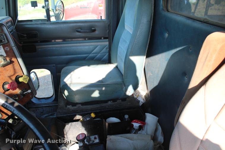 image for item K1971 1995 International 9400 dump truck