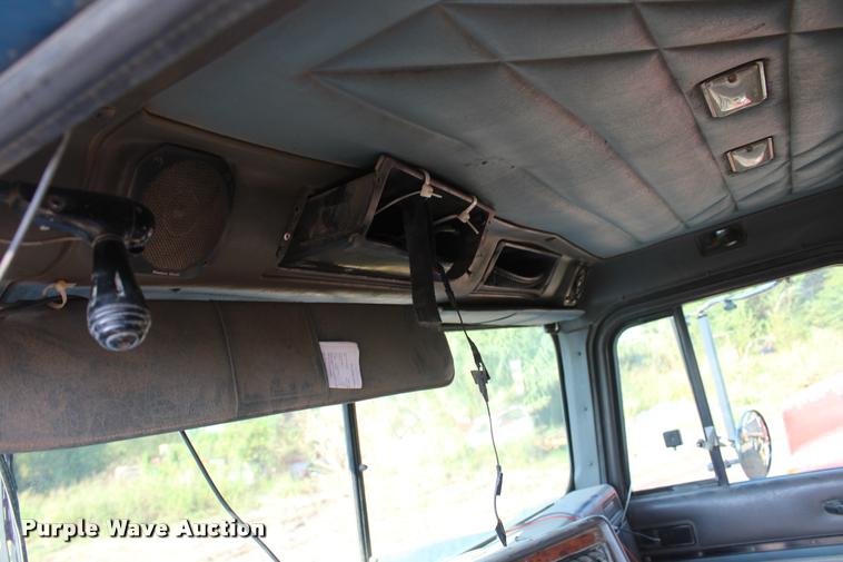 image for item K1971 1995 International 9400 dump truck