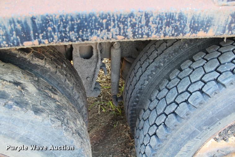 image for item K1971 1995 International 9400 dump truck