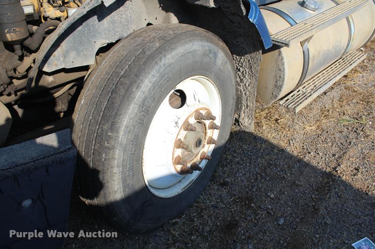 image for item K1971 1995 International 9400 dump truck