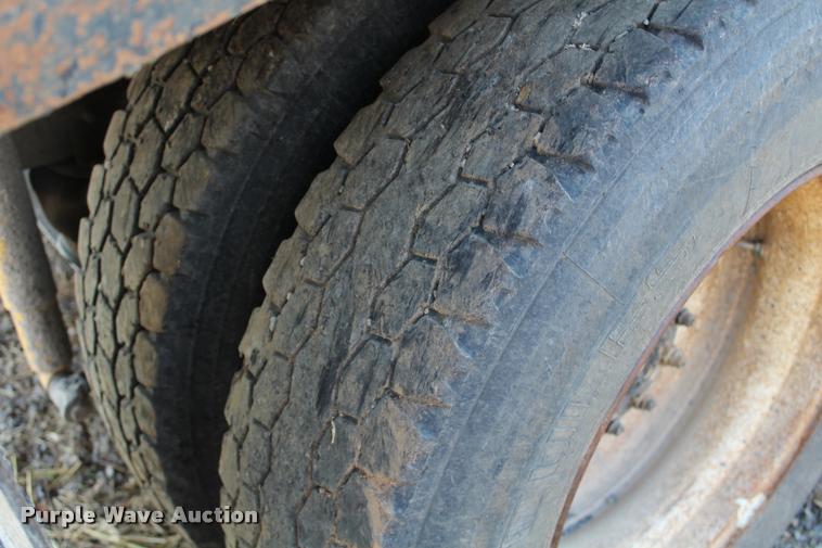 image for item K1971 1995 International 9400 dump truck