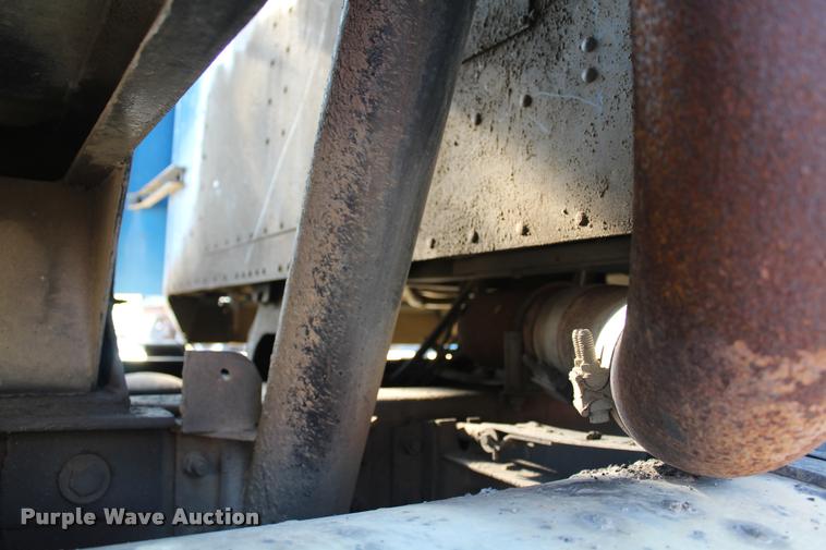 image for item K1971 1995 International 9400 dump truck