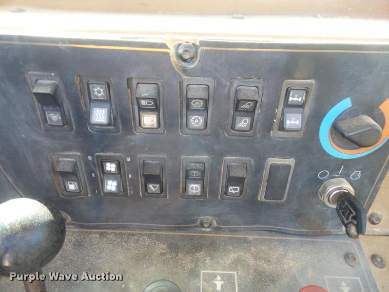 image for item K3729 2003 Caterpillar 615C Series II elevating scraper