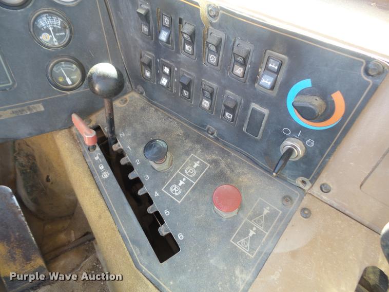 image for item K3729 2003 Caterpillar 615C Series II elevating scraper