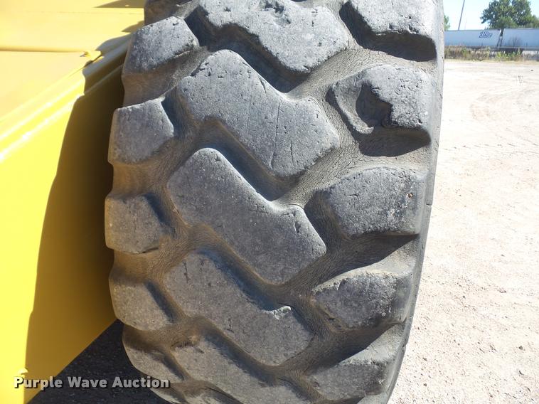 image for item K3729 2003 Caterpillar 615C Series II elevating scraper