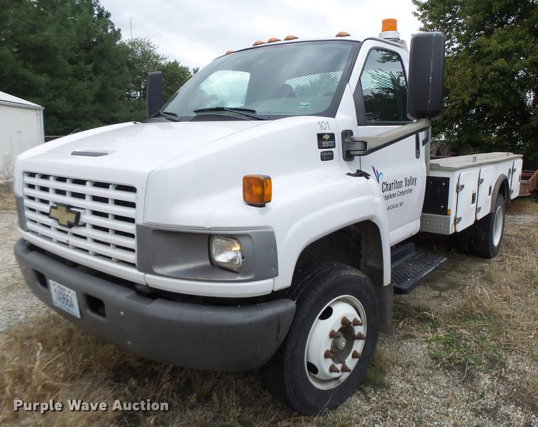 image for item K5678 2005 Chevrolet C5500 flatbed truck